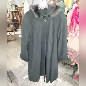 Vintage Projections Elegant Black Women's Coat with Fur Collar